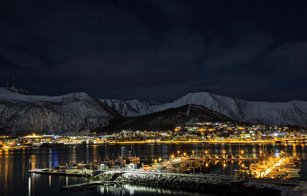Stokmarknes by night.jpg