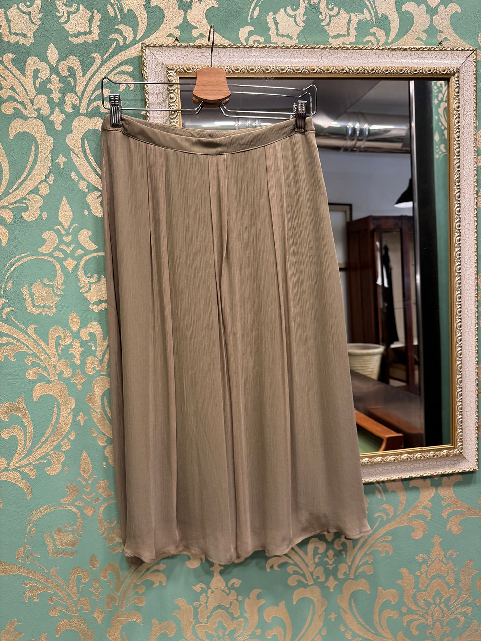 Miniatura: Camicia semi-trasparente e gonna 