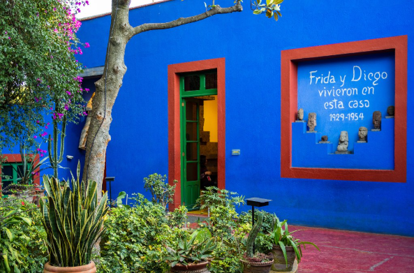 Museo Frida Kahlo (La Casa Azul): Un Viaje a la Vida de una Icono Mexicana