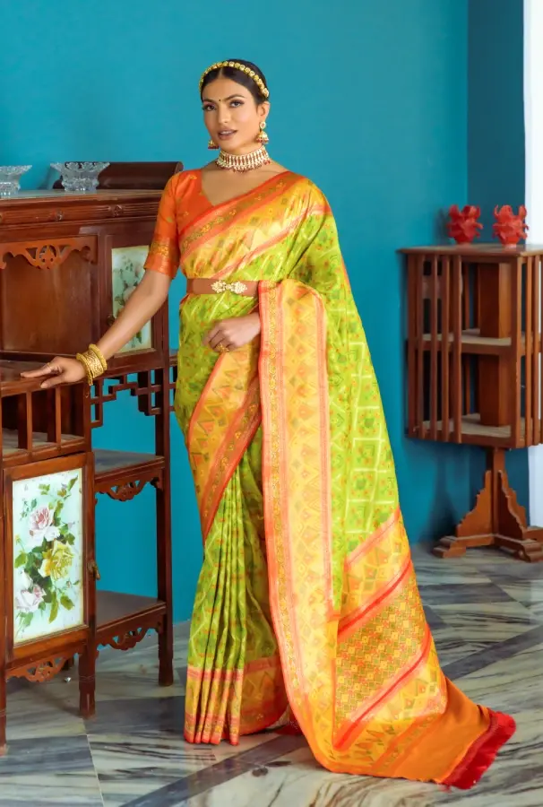 Thumbnail: Women's Light Green Banarasi Soft Silk Patola Saree