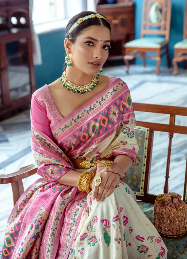 Thumbnail: Women's Off White Patola Fusion Paithani Silk Saree