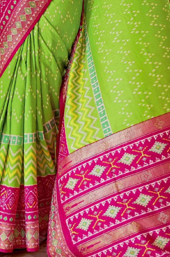 Thumbnail: Women's Light Green and Pink Printed Patola Saree