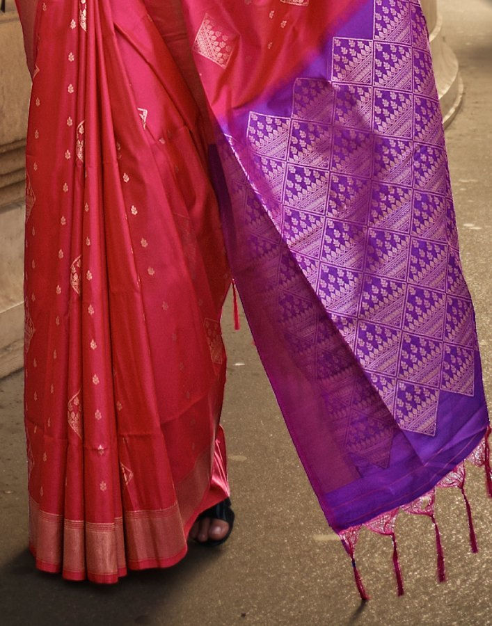 Thumbnail: Women's Classic Pink Handloom Weaving Soft Silk Saree