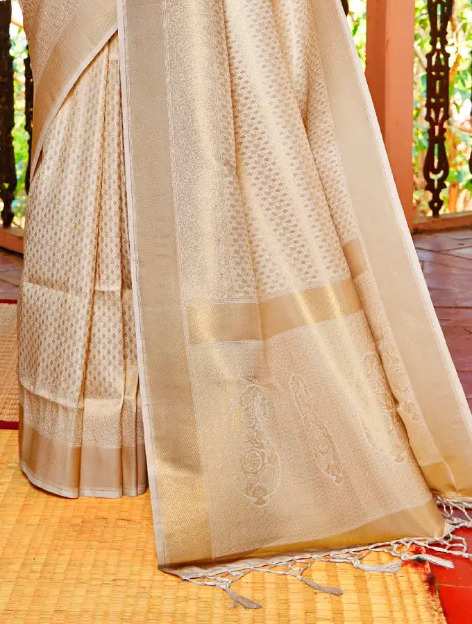 Thumbnail: Elegant White Silk Saree with Luxurious Gold Border