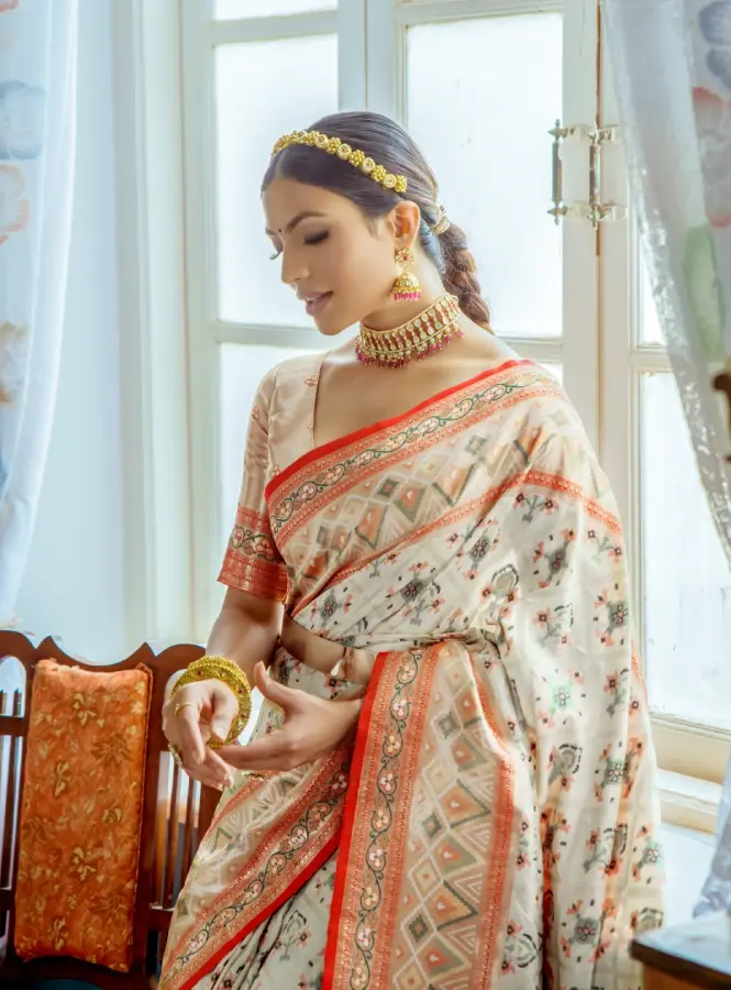 Thumbnail: Women's White Banarasi Soft Silk Patola Saree