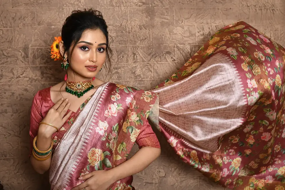 Thumbnail: Women's Dual Tone Pink Woven Silk Saree
