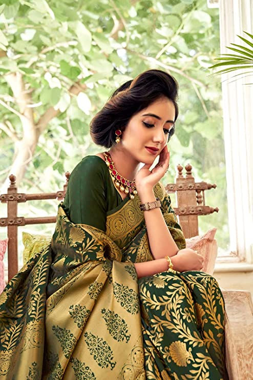 Women's Soft Silk Green Colour with Handloom Weaving Rich Look Sari