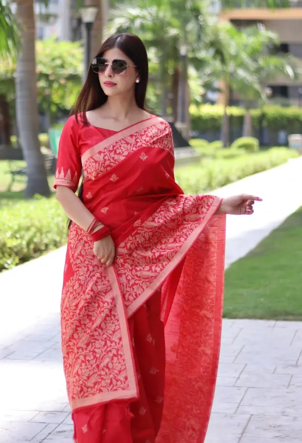 Thumbnail: Women's Red Handloom Raw Silk Woven Saree