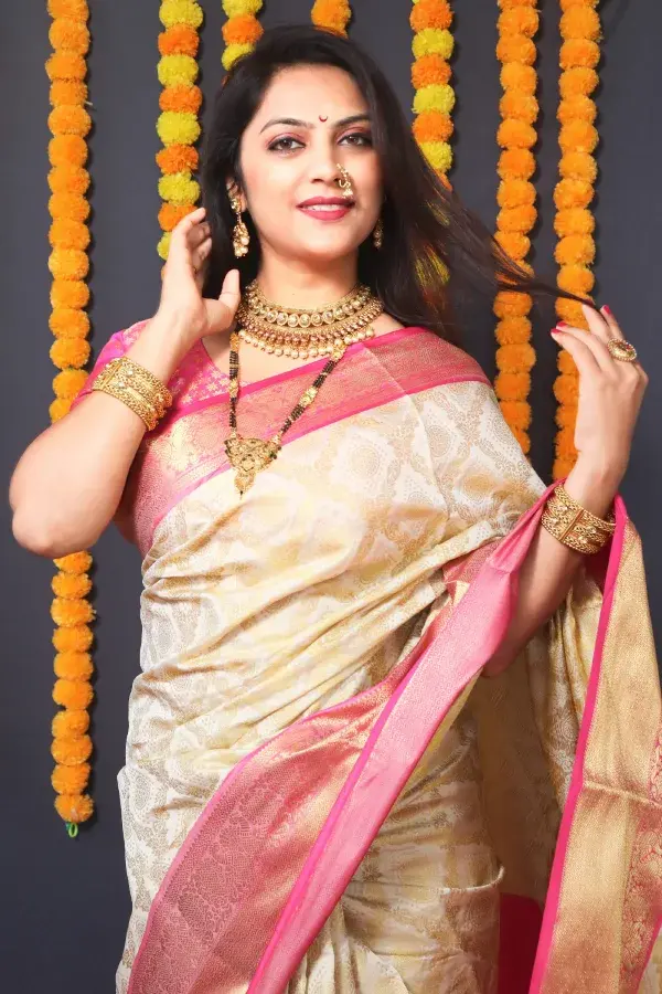Thumbnail: Women's Ballet White Kanchipuram Silk Zari Woven Saree with Pink Blouse