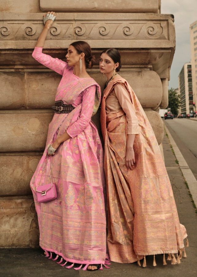 Thumbnail: Women's Salmon Pink Kashmiri Organza  Handloom Weaving Saree