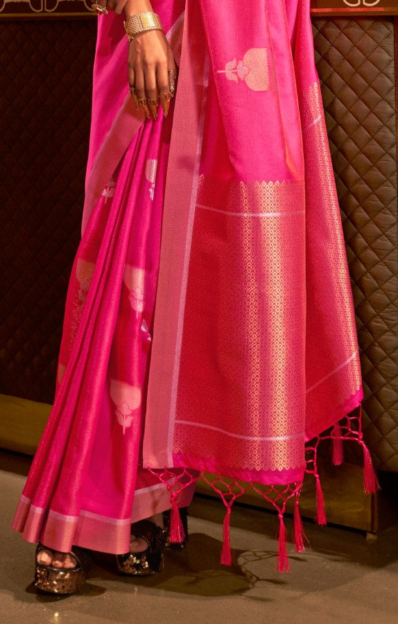 Thumbnail: Women's Pink Kanjivaram Silk Zari Weaving Silk Saree