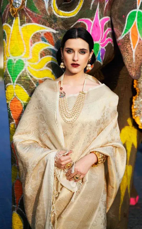 Thumbnail: Luxurious White Woven Kanjivaram Silk Saree