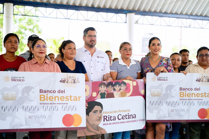 Más estudiantes tuxpeños reciben la Beca Universal “Rita Cetina”