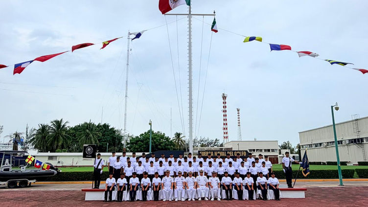 Personal Naval de Clases y Marinería Reclutas de la Armada de México se gradúan de cursos de capacitación en Tuxpan, Veracruz