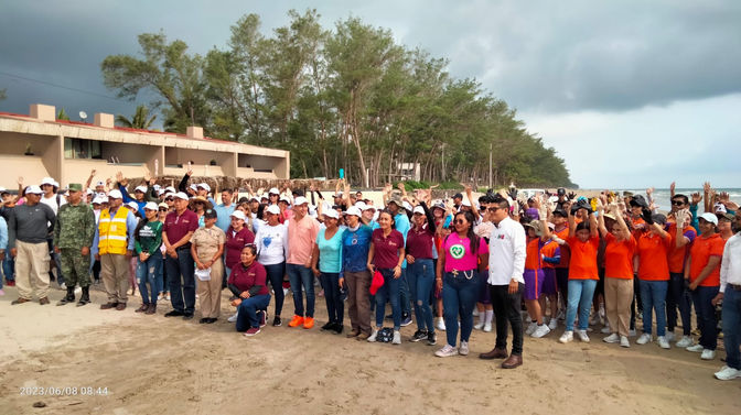 Limpian playas en conmemoración por el Día Mundial de los Océanos