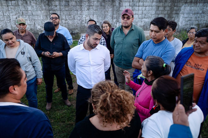 Daniel Cortina recorrió la colonia Anáhuac para escuchar y atender a la ciudadanía