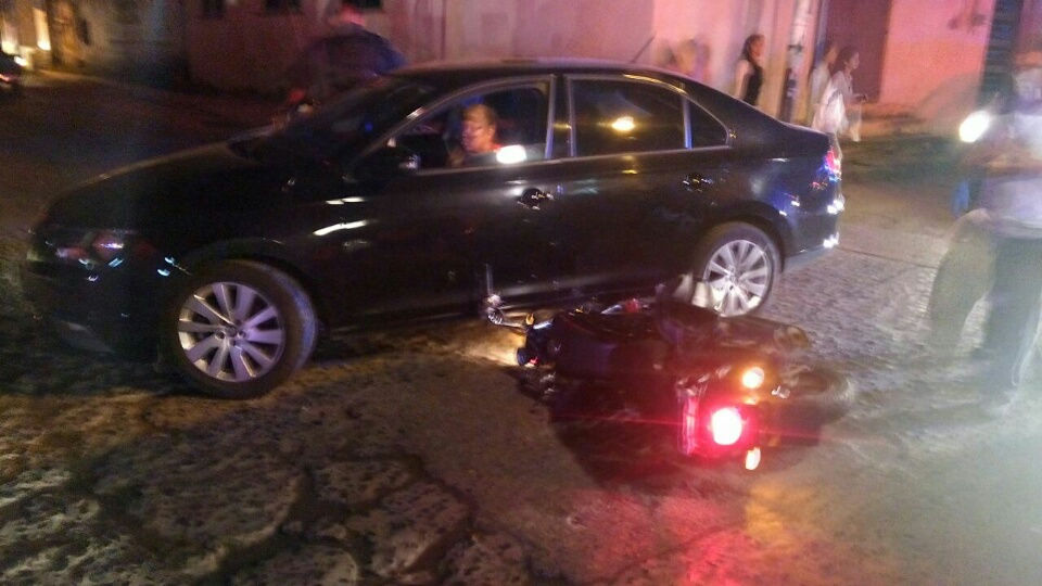 1 se atraviesa mujer en su auto y causa accidente  (1)