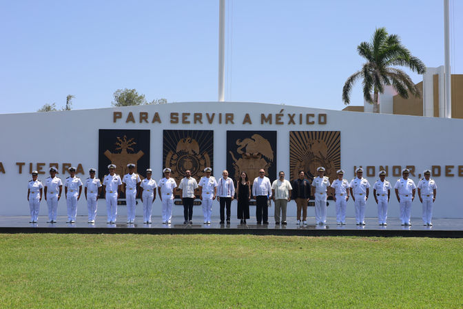 Marina fortalece su vinculación con la sociedad al recibir la visita de directivos del Tecnológico de Monterrey en la Heroica Escuela Naval Militar