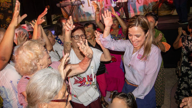 Gobierno Municipal y DIF Tuxpan reconocen y celebran a los adultos mayores con el festejo “Abuelitos a la Pista”