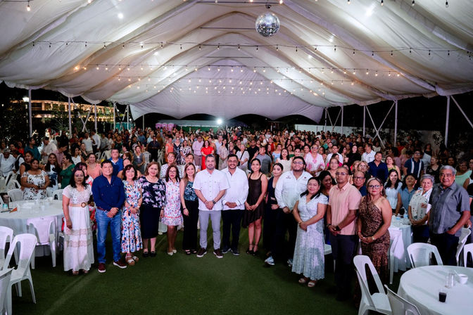 Más de 2,500 maestras y maestros celebran su día en gran festejo organizado por el Ayuntamiento de Tuxpan