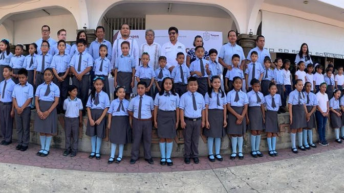 Gobierno de Tuxpan realiza primer Lunes Cívico del Mes Patrio