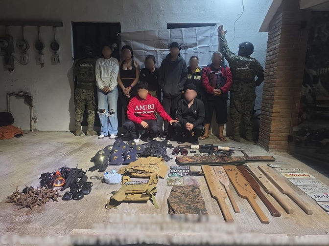 Marina en coordinación interinstitucional, detiene a ocho personas y aseguran armamento, equipo táctico y de radiocomunicación