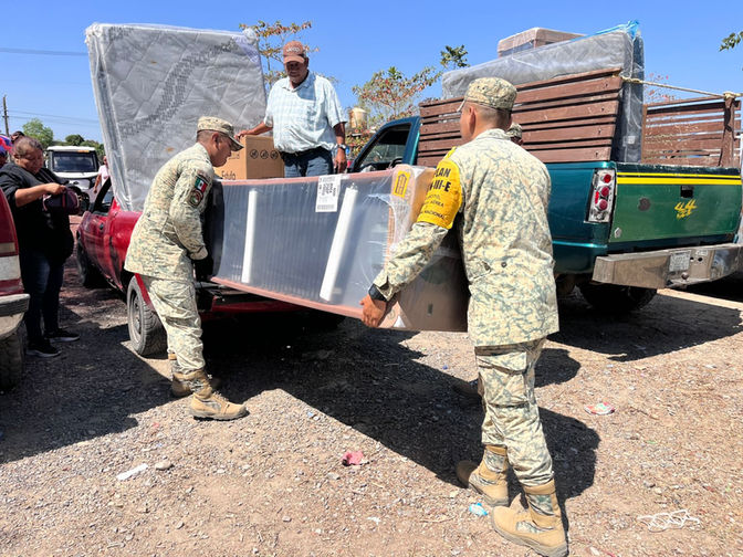 Inicia entrega de enseres domésticos en apoyo a las familias afectadas por inundaciones en el norte de Veracruz.