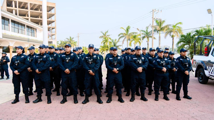 Tuxpan Fortalece La Seguridad Pública Con Entrega De Uniformes Y Cámaras Corporales
