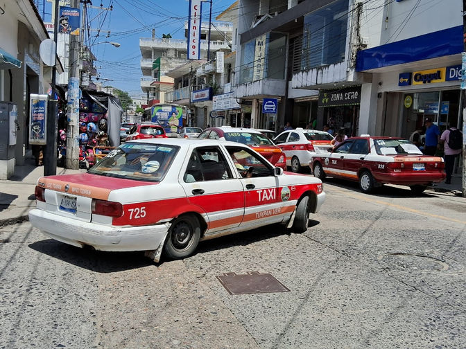 Taxistas esperan repunte durante el mes diciembre