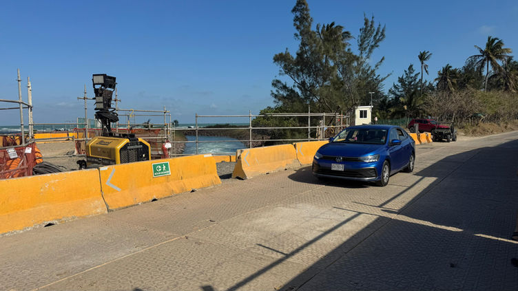 Acceso a Barra Galindo queda habilitado después de reparación de socavón