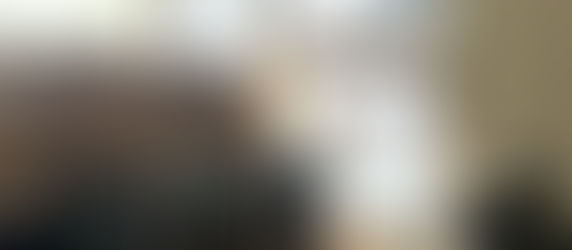 日差しとデスク☀️