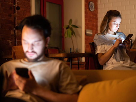 ‘Phubbing’ May Be Silently Ruining Your Relationship — Here’s 3 Simple Tips to Stop the Destruction