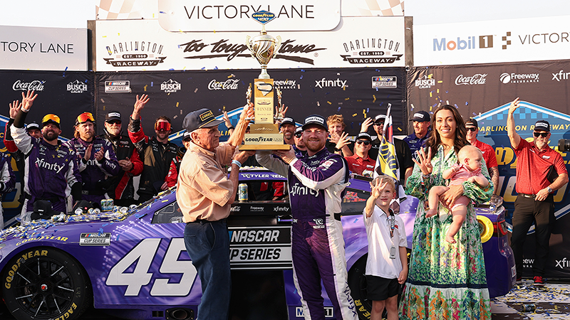 Tyler Reddick suma una nueva victoria