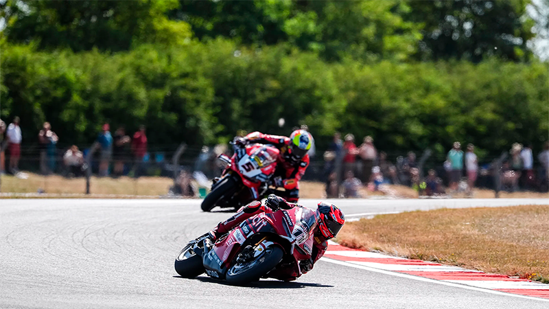 Lecuona y Bulega ganan en Donington