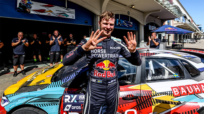 Johan Kristoffersson celebrando su octavo título como campeón del Mundial de Rallycross