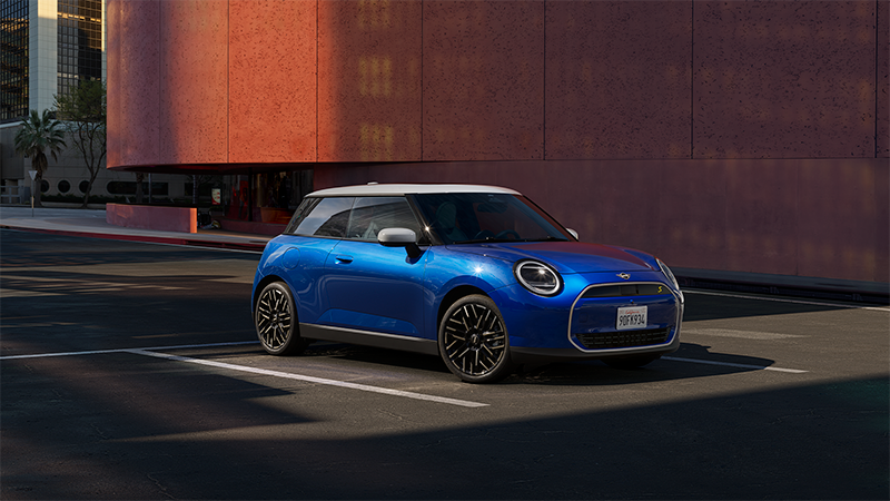 MINI trae el John Cooper Works E al Salón del Automóvil 2025