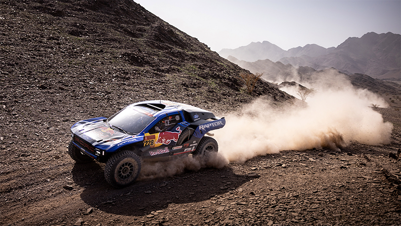 Mitch Guthrie a bordo de su Ford Raptor en cumplimiento de la etapa 3 del Dakar 2026