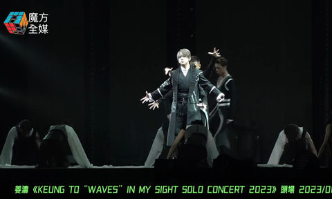 Waves, solo concert