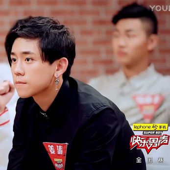 Super Boy, 17 ans, Show Lo, premier concours