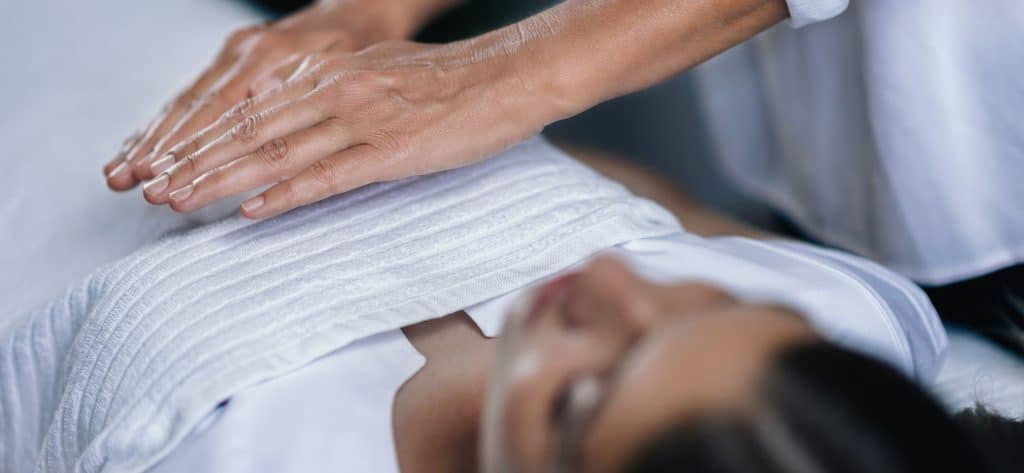 reiki-per-operatori-sanitari-1024x473.jpeg