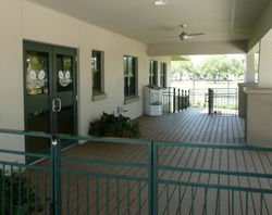 Clubhouse-FrontPorch01275