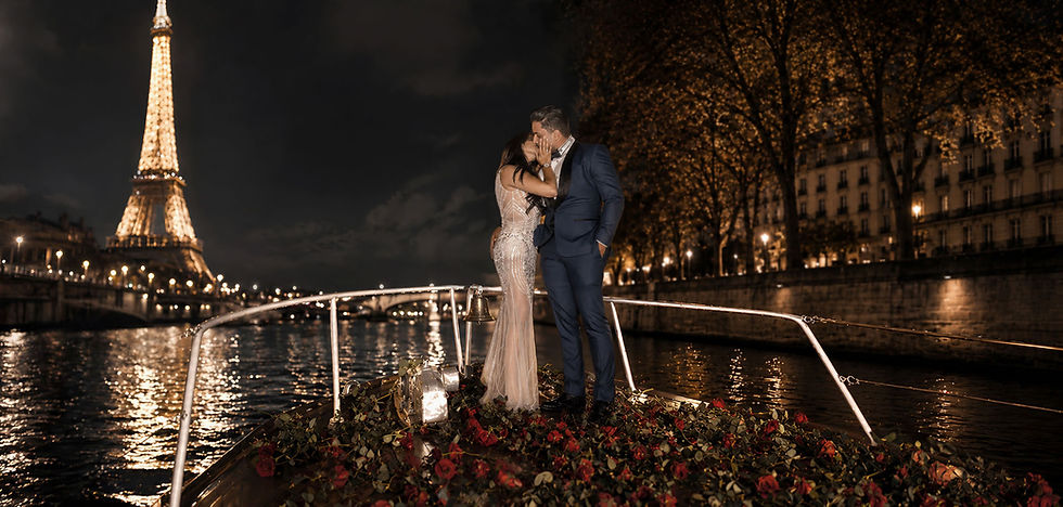 Demande en mariage sur un bateau à Paris avec vue sur la Tour Eiffel