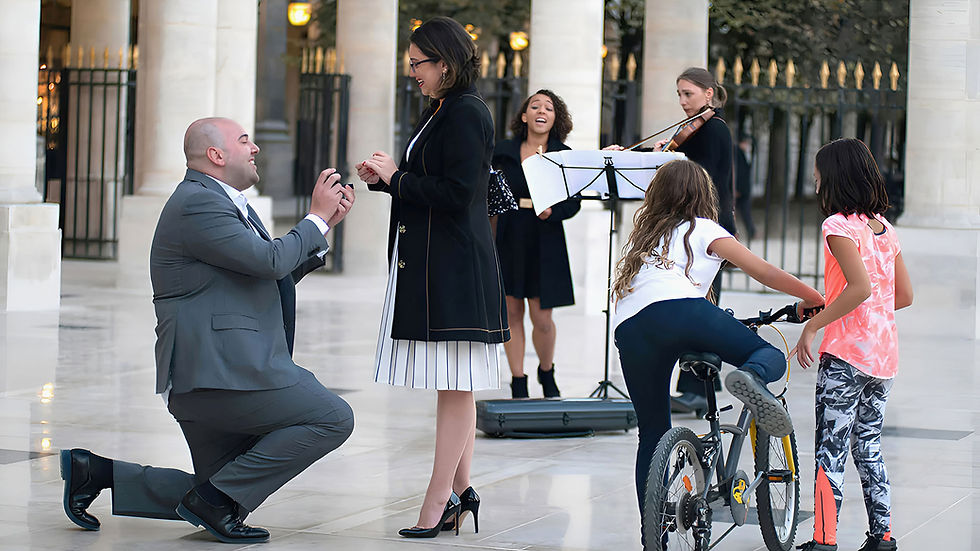 Demande en mariage romantique avec un duo violon et chant