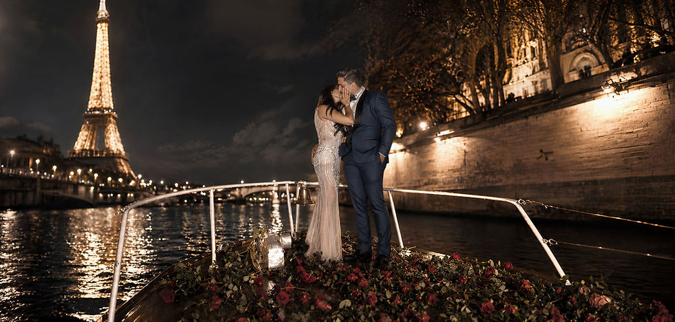 Demande en mariage sur un bateau à Paris avec vue sur la Tour Eiffel