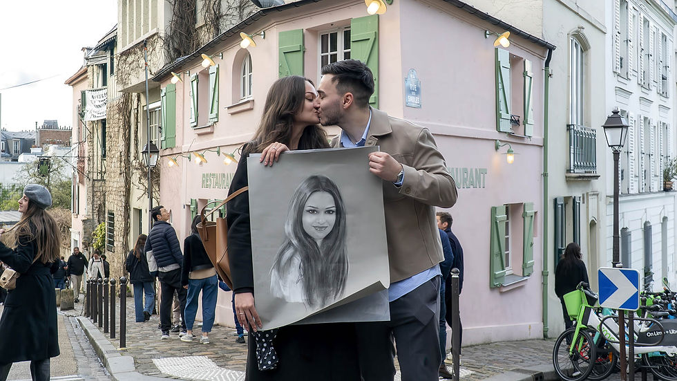 Demande en mariage surprise lors d'un jeu de piste à Montmartre