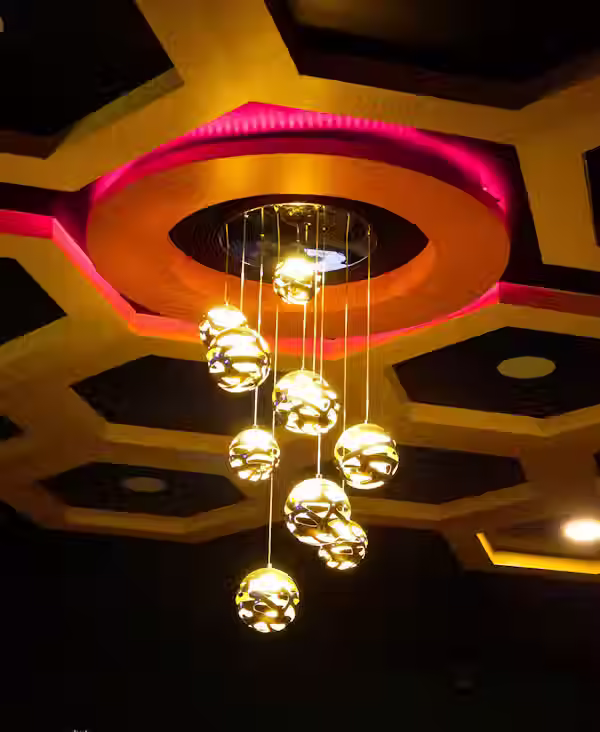 photo-1720383300599-3b642839c464.avif