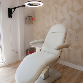 We can cover Scars and Stretch marks with our unique Medical Camouflage Method. Developed by Leticia Marcelino in partnership with Camo Clinic. Our solutions for scars and stretch marks brings a new level to the Paramedical Tattoo industry. Located in Winter Park - FL. Camo Clinic can help you too.