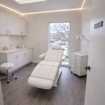 We can cover Scars and Stretch marks with our unique Medical Camouflage Method. Developed by Leticia Marcelino in partnership with Camo Clinic. Our solutions for scars and stretch marks brings a new level to the Paramedical Tattoo industry. Located in Winter Park - FL. Camo Clinic can help you too.