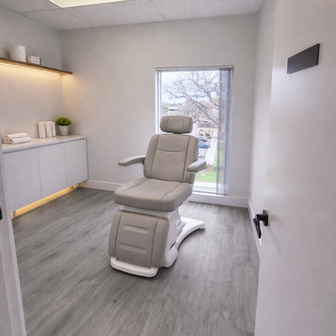 We can cover Scars and Stretch marks with our unique Medical Camouflage Method. Developed by Leticia Marcelino in partnership with Camo Clinic. Our solutions for scars and stretch marks brings a new level to the Paramedical Tattoo industry. Located in Winter Park - FL. Camo Clinic can help you too.