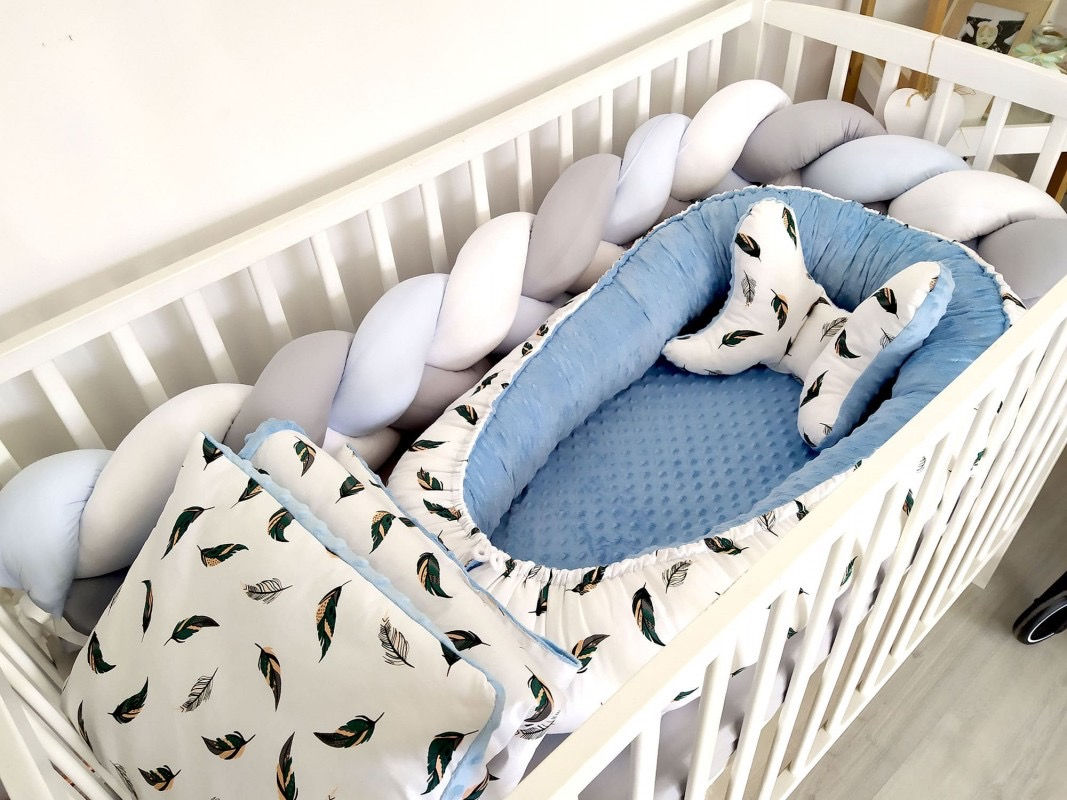 Pack 5 piezas para cuna Línea Luxury Azul Plumitas 